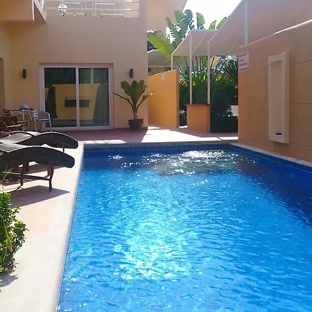 Gp Rooms Pool Guesthouse